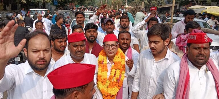 फूलपुर विधानसभा उपचुनाव: मुजतबा सिद्दीकी ने भरा नामांकन, विकास और जनसरोकार होंगे चुनावी मुद्दे