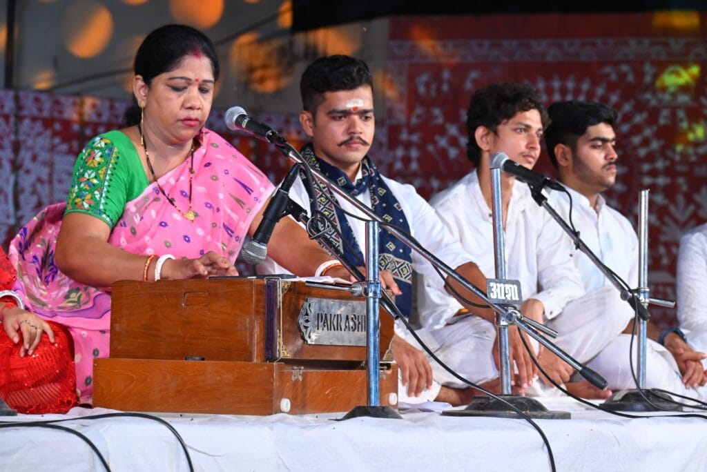 अर्चना दास : “हे पार्वती के लाल हे शिव के अवतारी”