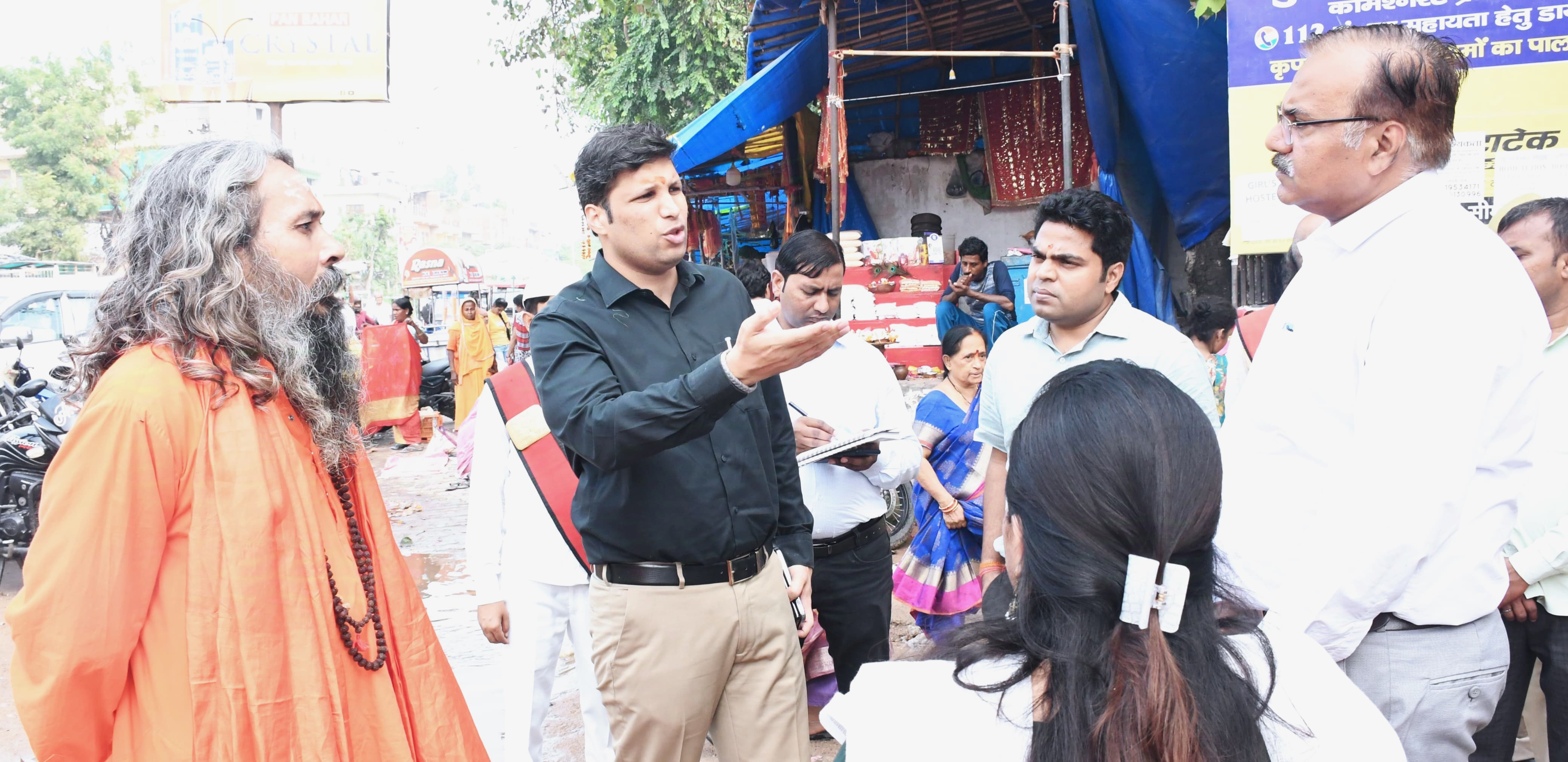 महाकुंभ 2025 की तैयारी: जिलाधिकारी ने अलोप शंकरी मंदिर सौंदर्यीकरण के कार्यों की प्रगति का निरीक्षण किया