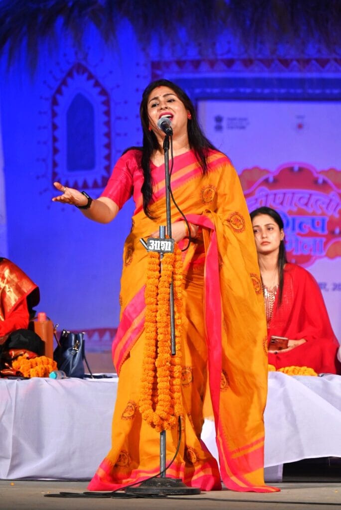 नहीं है चार ऋतुओं का कहीं परिवेश, दुनिया में जहाँ अवशेष भारत के हैं