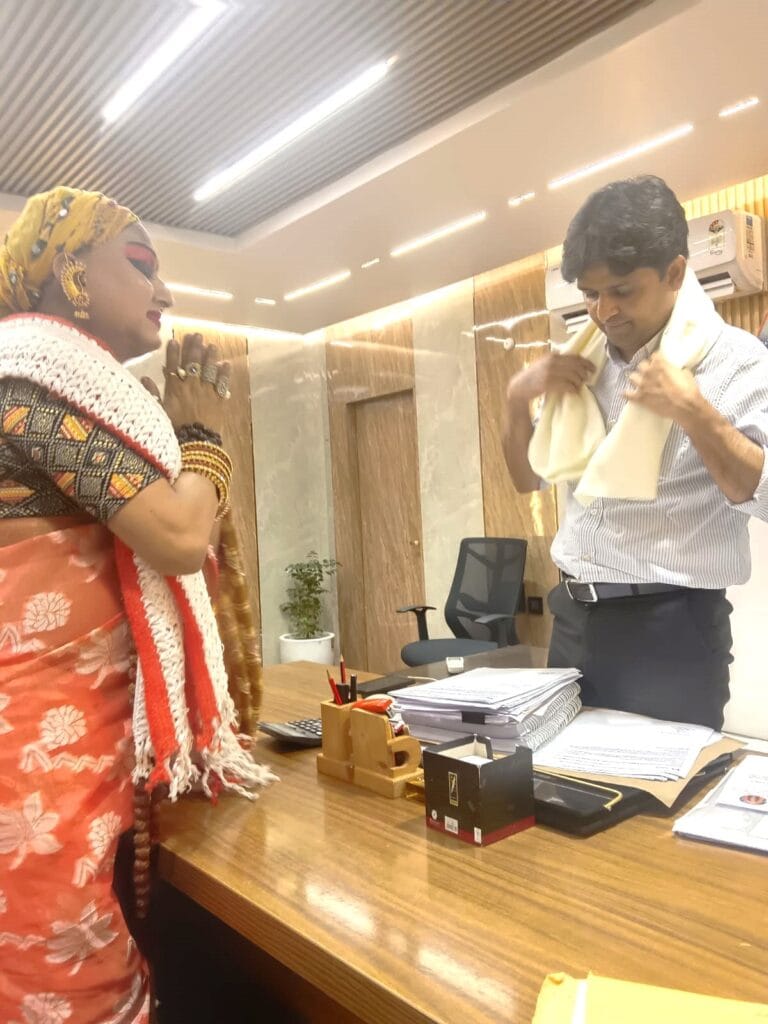 महामंडलेश्वर हिमांगी सखी मां ने महाकुंभ 2025 शिविर के लिए मांगी जमीन,