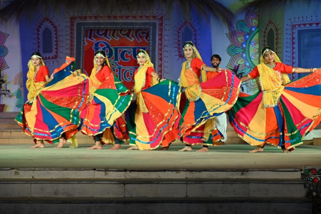 दीपावली शिल्प मेला में सांस्कृतिक संध्या