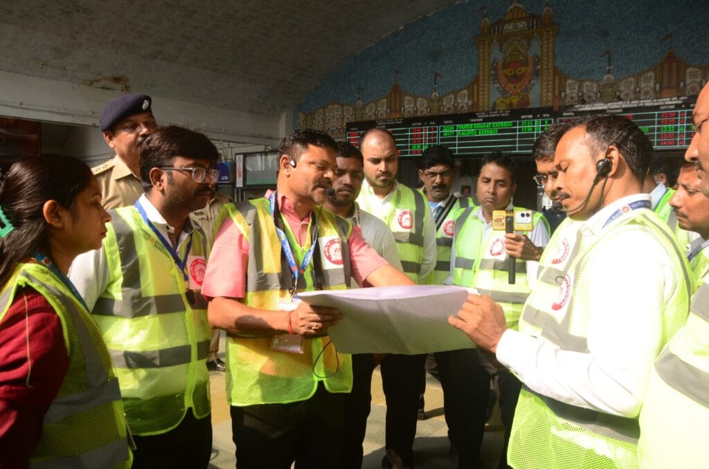 Mahakumbh 2025, प्रयागराज जंक्शन पर रेलवे की मॉक ड्रिल में रैपिड एक्शन टीम