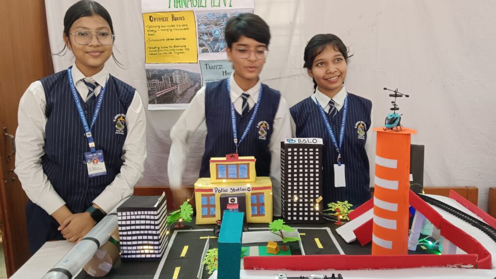 St. Joseph Girls College Exhibition बच्चों के द्वारा आर्ट एंड क्राफ्ट की कला मनोहारी प्रदर्शन
