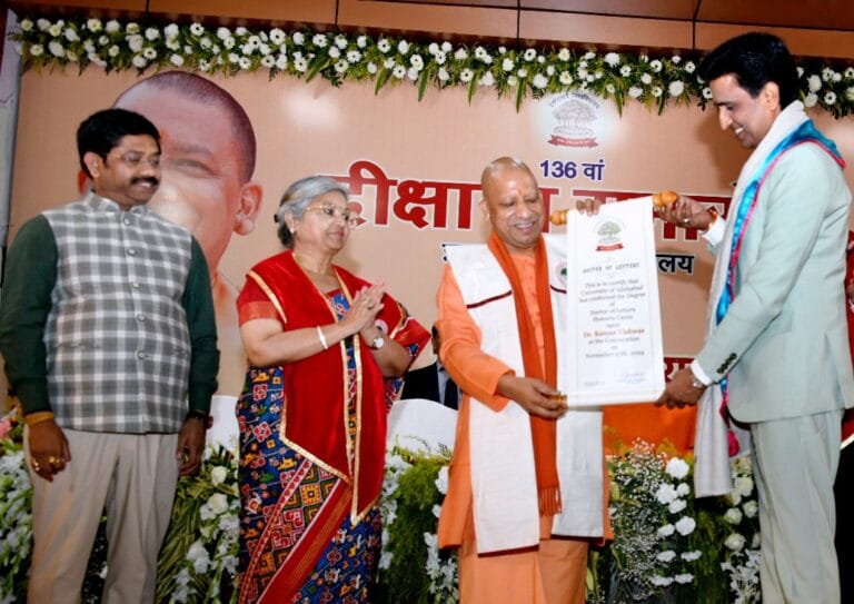 AU के 136वें दीक्षांत समारोह में सीएम योगी का संबोधन