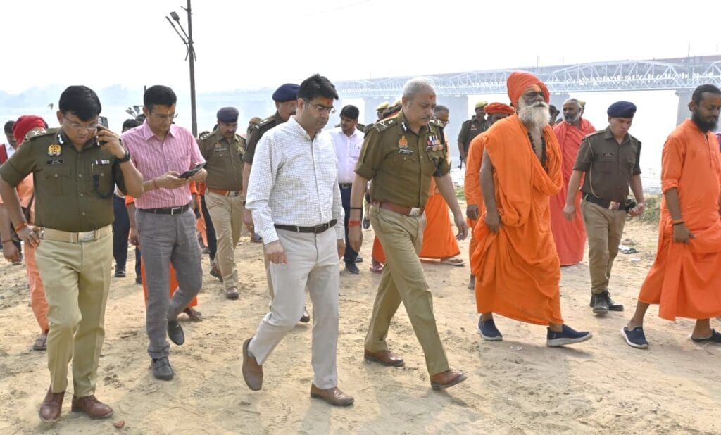 अधिकारियों ने किया श्री मौजगिरि जूना अखाड़ा का भ्रमण