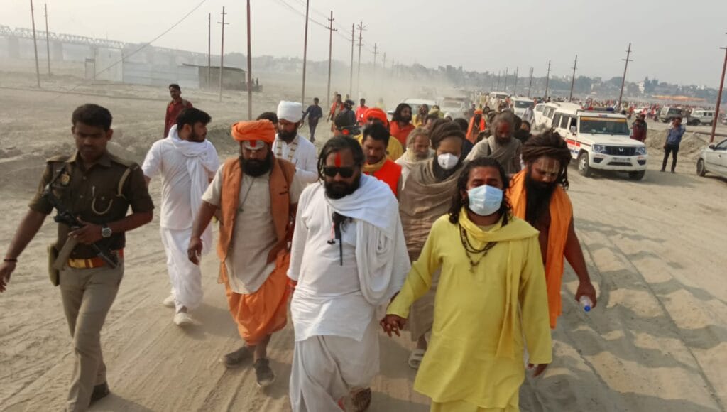 खाक चौक की जमीन पर विवाद सतुआ बाबा ने प्रशासन के खिलाफ मोर्चा खोला,