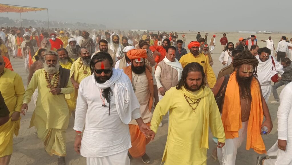 खाक चौक की जमीन पर विवाद सतुआ बाबा ने प्रशासन के खिलाफ मोर्चा खोला,