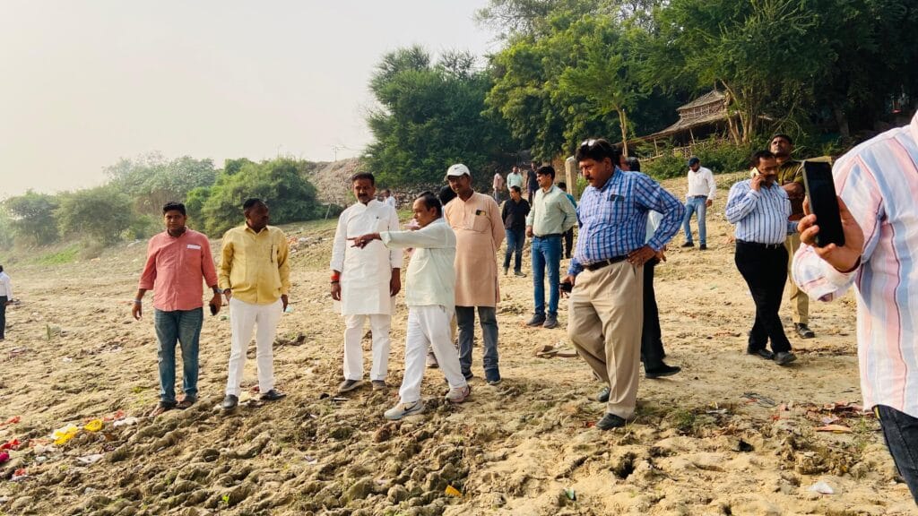 छठ पूजा 2024 के लिए प्रयागराज महापौर गणेश केसरवानी का घाटों का निरीक्षण,