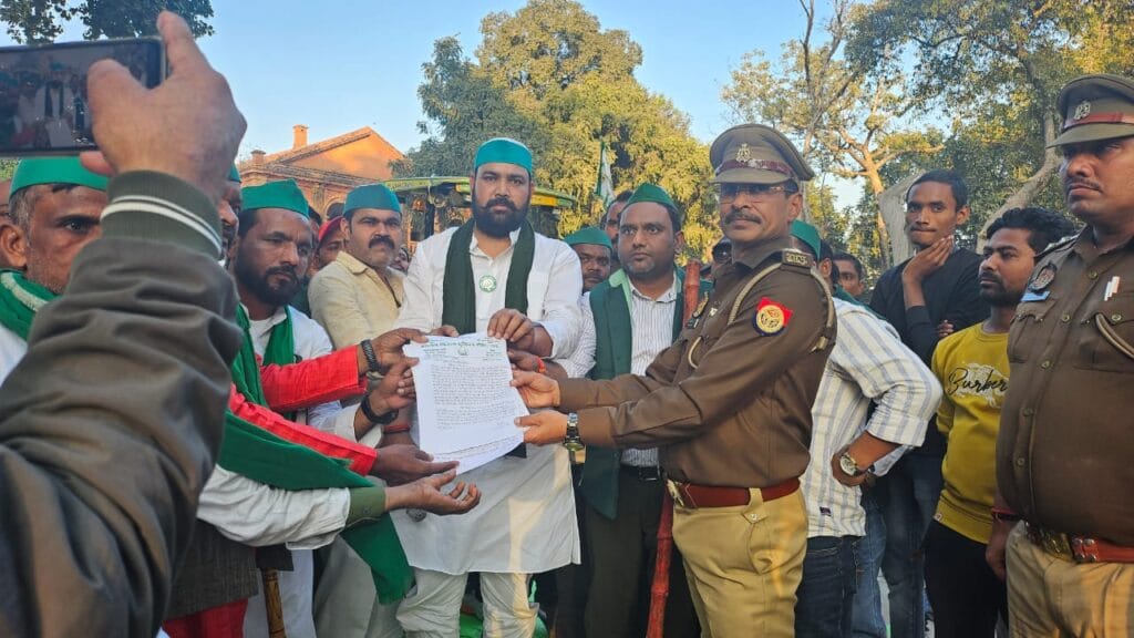 नोएडा किसान आंदोलन के समर्थन को लेकर, प्रयागराज में धरना प्रदर्शन