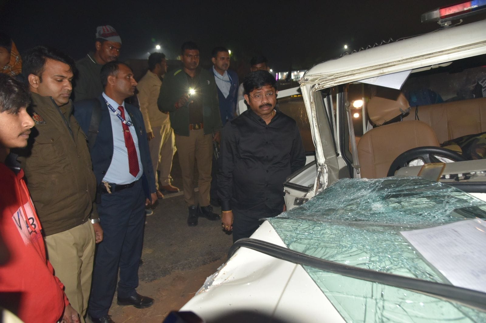 मंत्री नन्दी के फ्लीट की बोलेरो गाड़ी ट्रैक्टर से टकराई