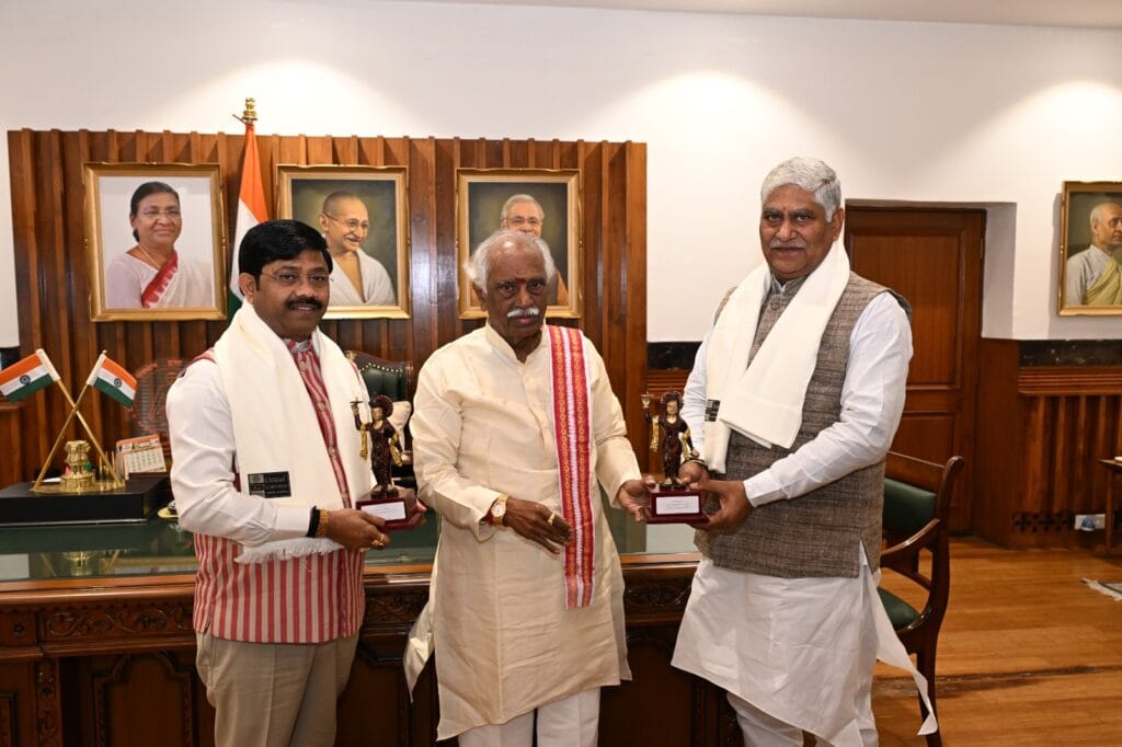 महाकुंभ 2025 के लिए हरियाणा के राज्यपाल को विशेष निमंत्रण