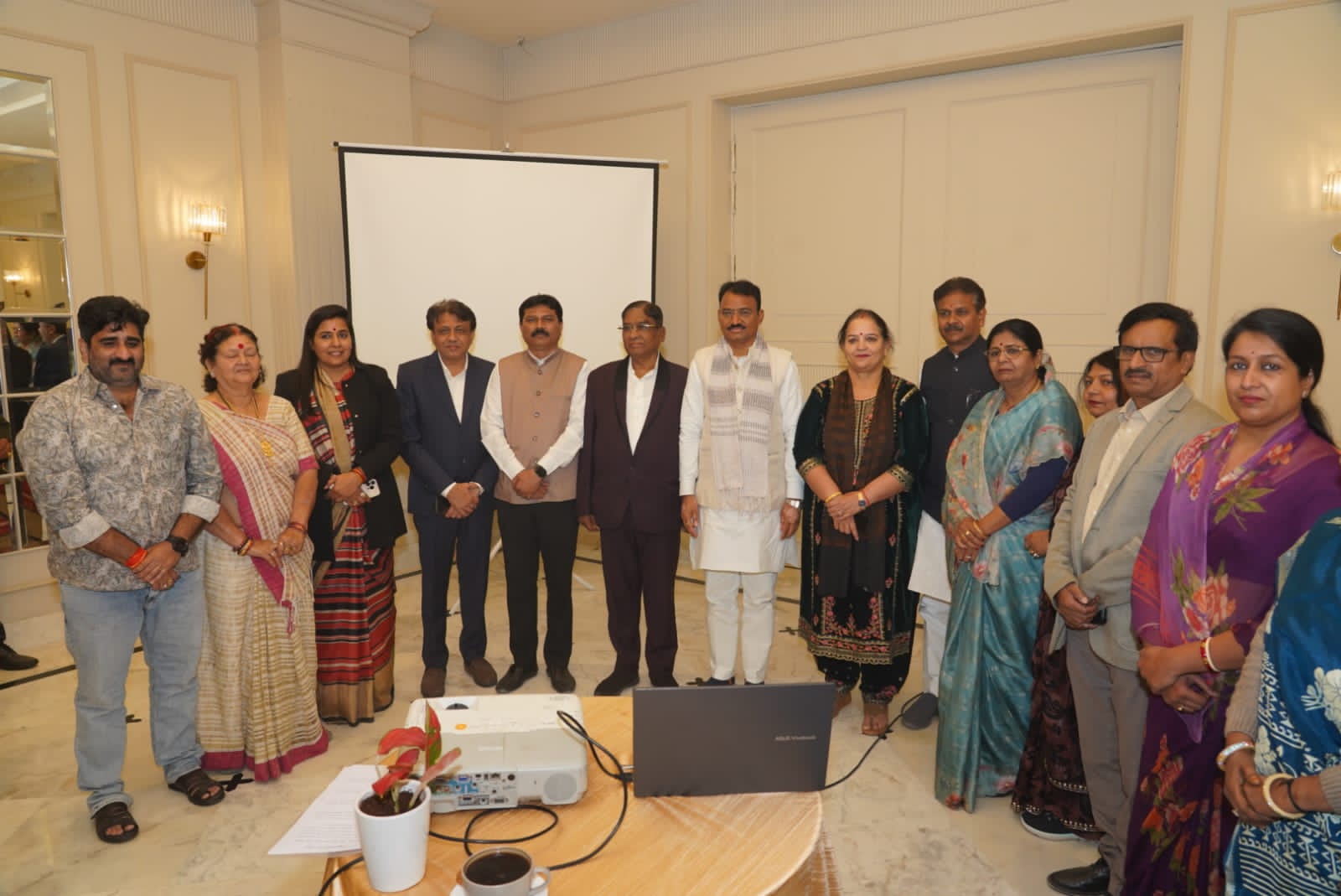 महाकुंभ 2025 देशभर के महापौरों को प्रयागराज महापौर गणेश केसरवानी का निमंत्रण