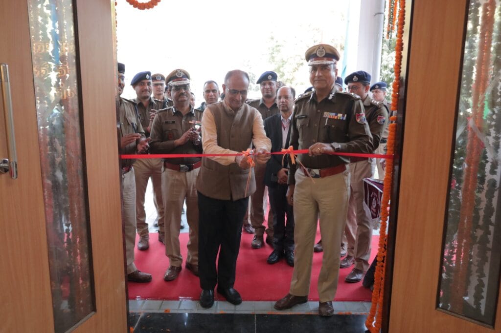 महाकुंभ 2025: रेलवे सुरक्षा बल पर महानिदेशक ने शहीदों के नाम पर आधुनिक बैरकों का किया उद्घाटन