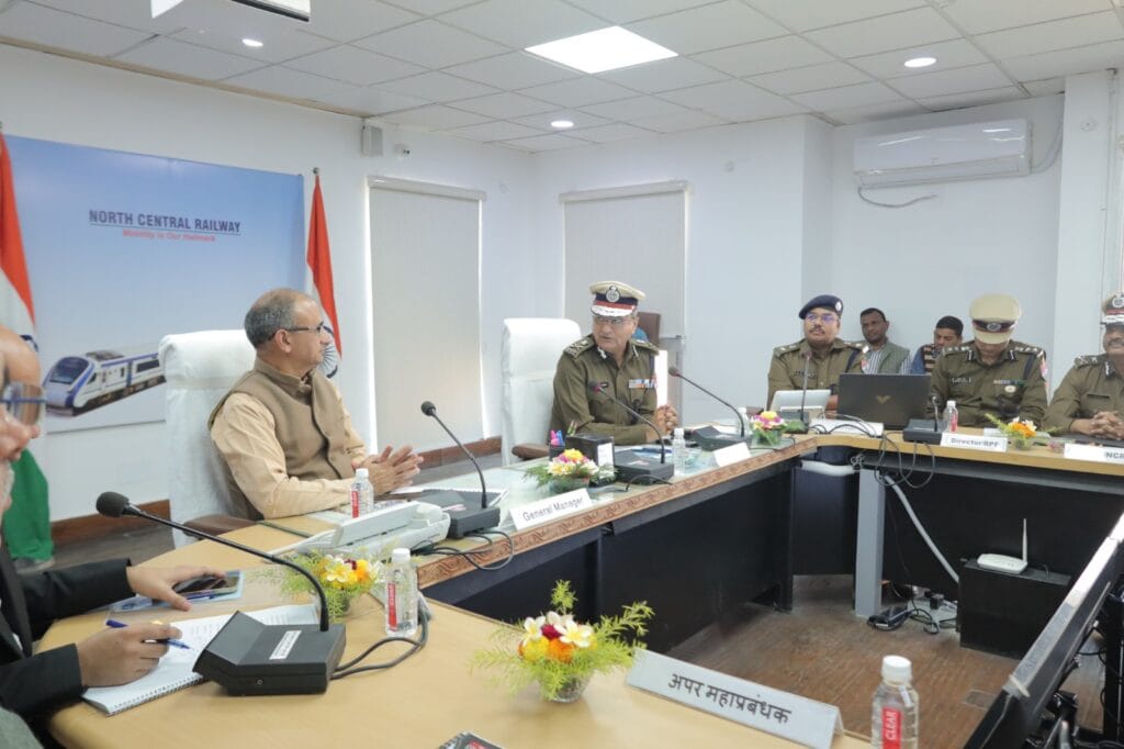 महाकुंभ 2025 रेलवे सुरक्षा बल तैयारियों पर महानिदेशक का फोकस