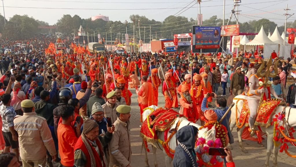 महाकुंभ मेला 2025 में श्रीशंभू पंचायती अटल अखाड़े की पेशवाई का ऐतिहासिक आयोजन