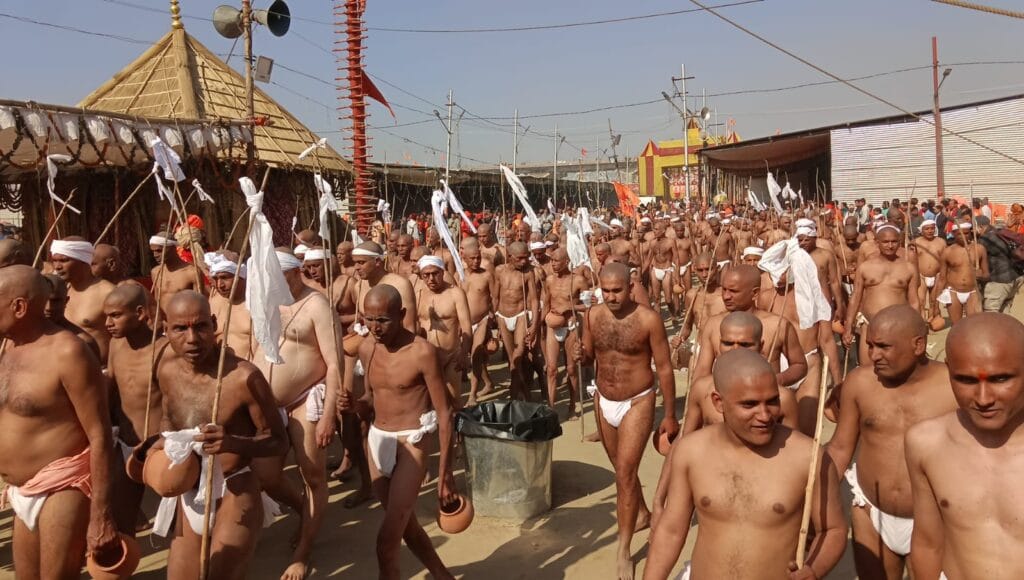 श्री निरंजनी अखाड़ा में नागा दीक्षा का पवित्र अनुष्ठान