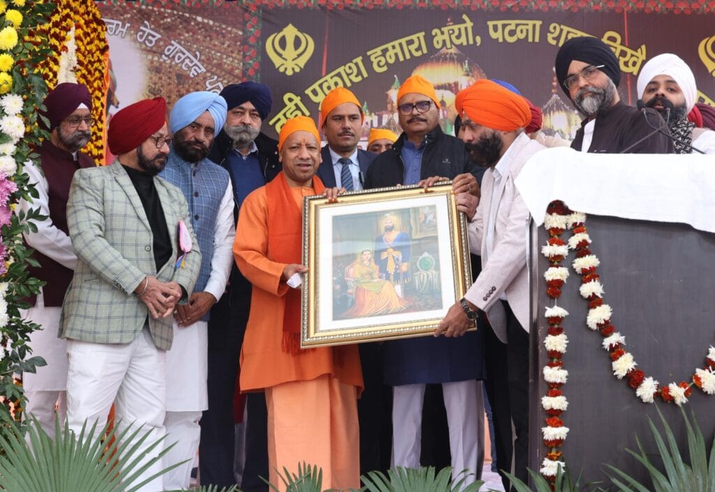 गुरु गोबिंद सिंह जी महाराज के प्रकाश उत्सव में सीएम योगी ने किया संबोधन, सिख गुरुओं की परंपरा से प्रेरणा लेने का आह्वान!