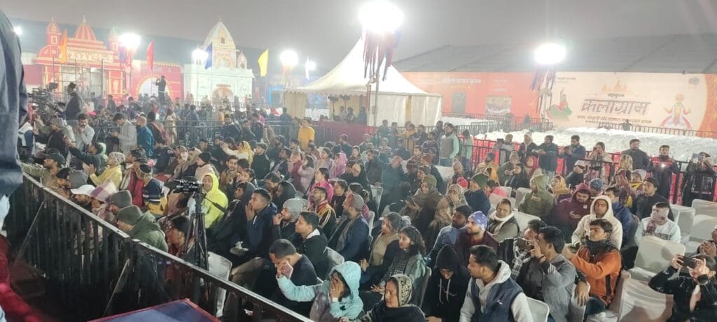 कलाग्राम में मैथिली ठाकुर के, भजनों और सूफी संगीत से झूम उठे दर्शक
