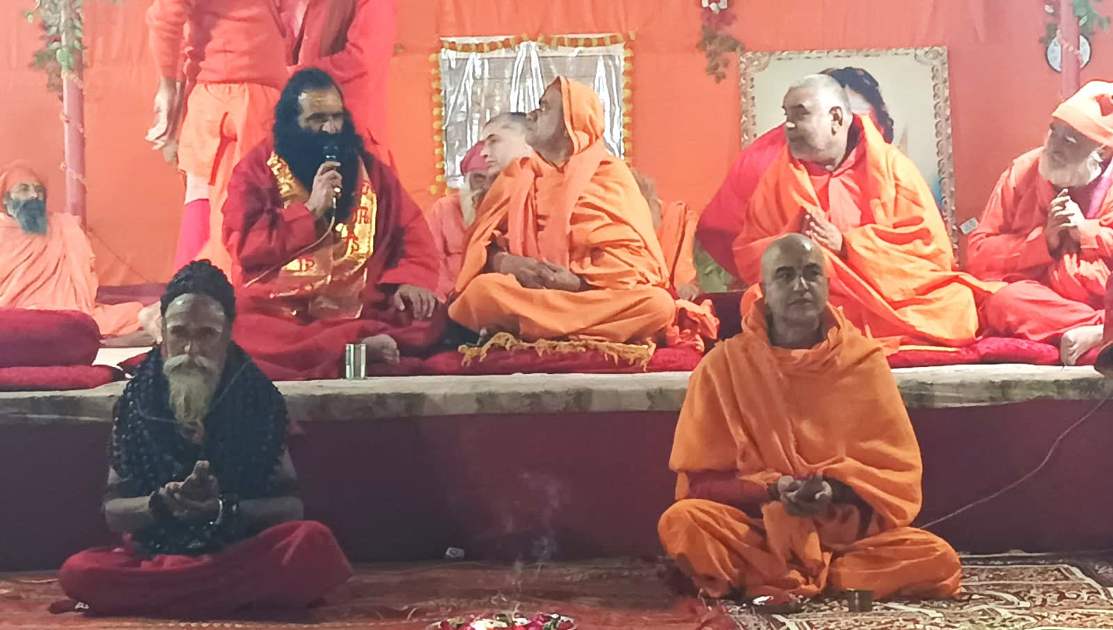 निरंजनी अखाड़े में चादरपोशी कर बनाए गए दो नए महामंडलेश्वर,