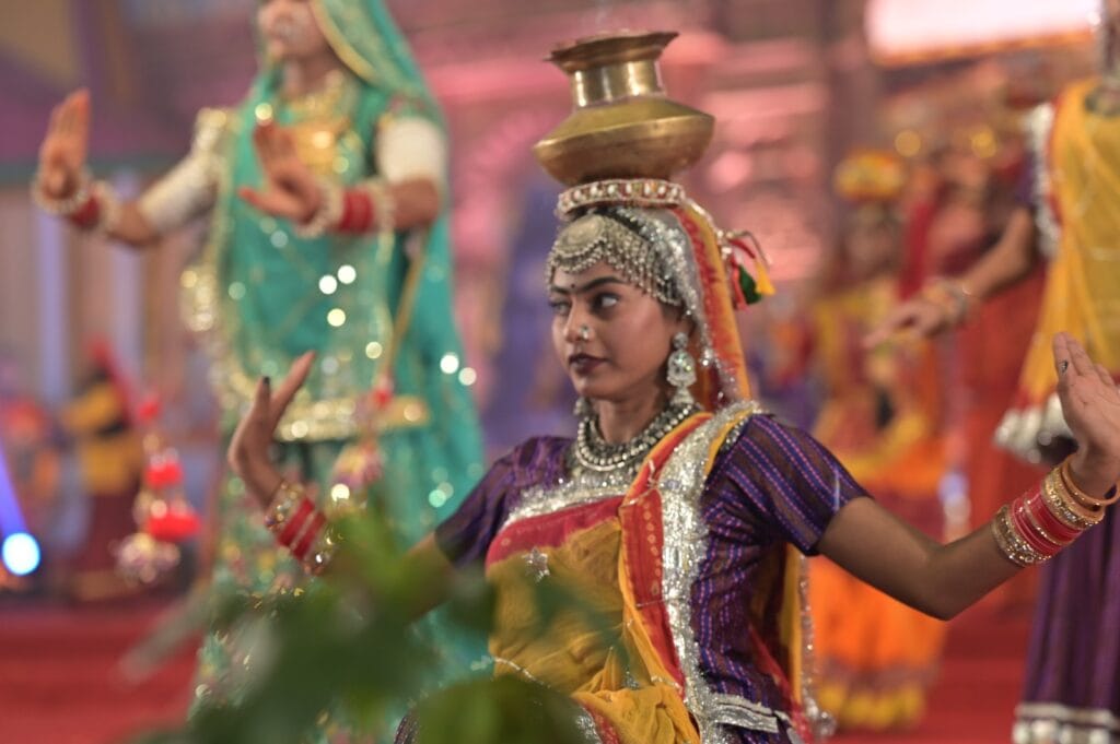 मयूर रास और क्षेत्रीय नृत्य ने बांधा समां