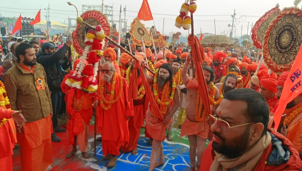 महाकुंभ नगर 2025 नगरवासियों का साधु-संतों का भव्य स्वागत