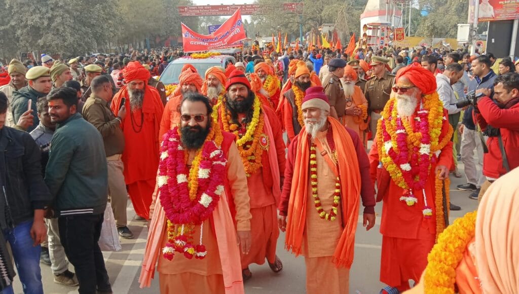 महाकुंभ मेला 2025 श्रीशंभू पंचायती अटल अखाड़े की पेशवाई में देवताओं का आगमन