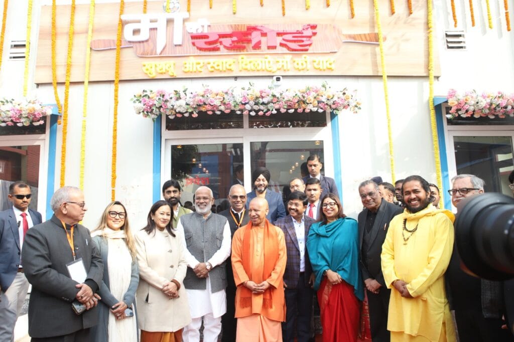 'मां की रसोई' 9 रुपए में भरपेट भोजन का CM योगी ने किया शुभारंभ!