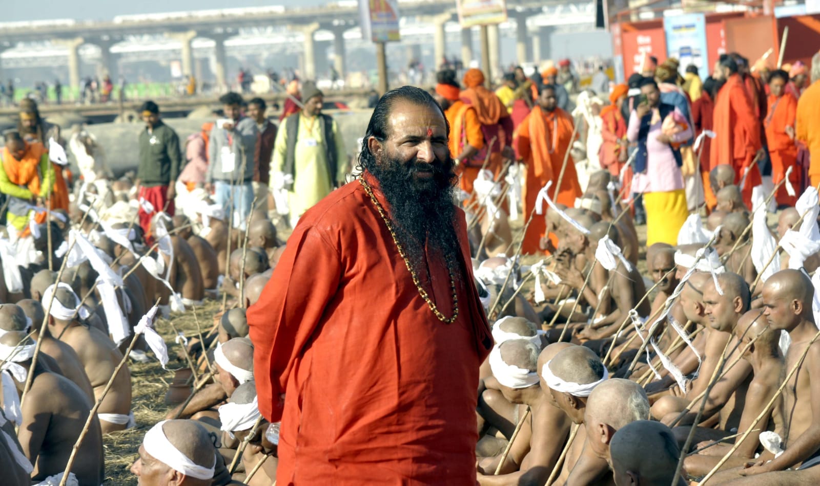 श्री निरंजनी अखाड़ा में 325 लोगों को नागा संन्यास। महिलाओं की भी भागीदारी