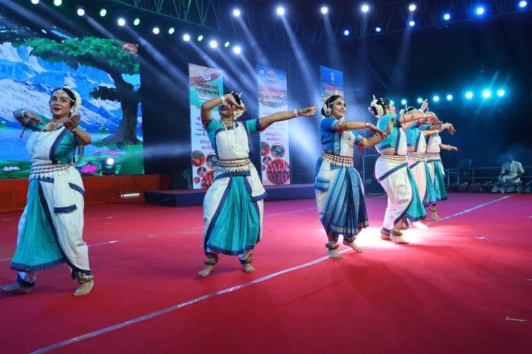 गंगा पंडाल में सुरों की गूंज जलतरंग से वायलिन तक