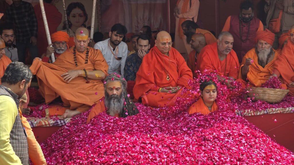 महाकुंभ-2025 स्वामी विज्ञाना नन्द गिरि व स्वामी पुष्पांजलि गिरि