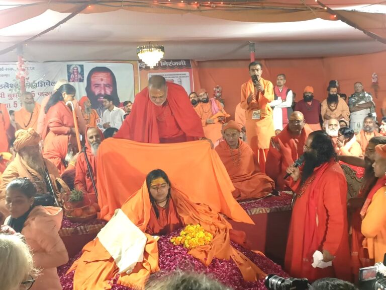 साध्वी सत्यप्रिया गिरि का हुआ पट्टा अभिषेक, बनीं महामंडलेश्वर!