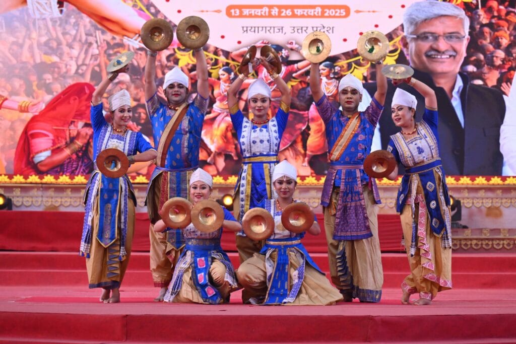 कलाग्राम में लोक नृत्यों का रंगारंग प्रदर्शन