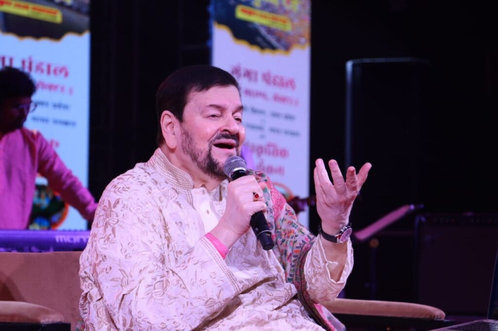 नितिन मुकेश के भजनों ने समां बांधा