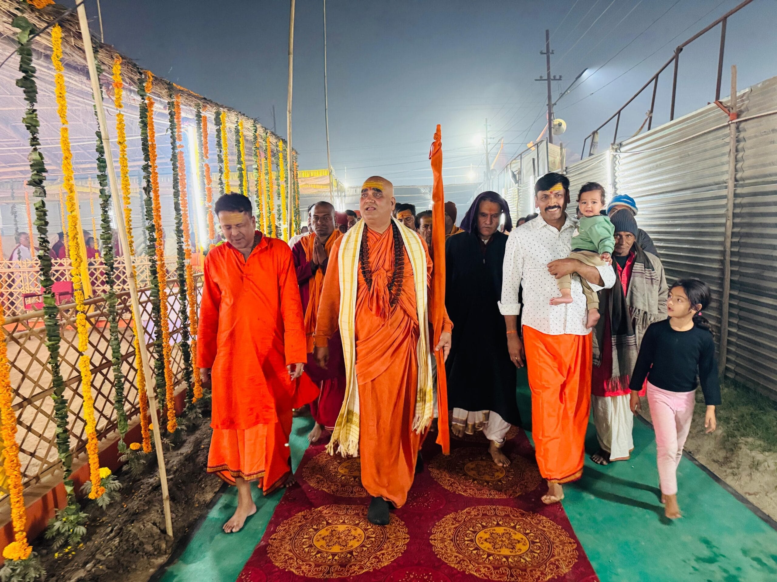 महाकुंभ नगर के शंकराचार्य शिविर में धार्मिक अनुष्ठान का आयोजन