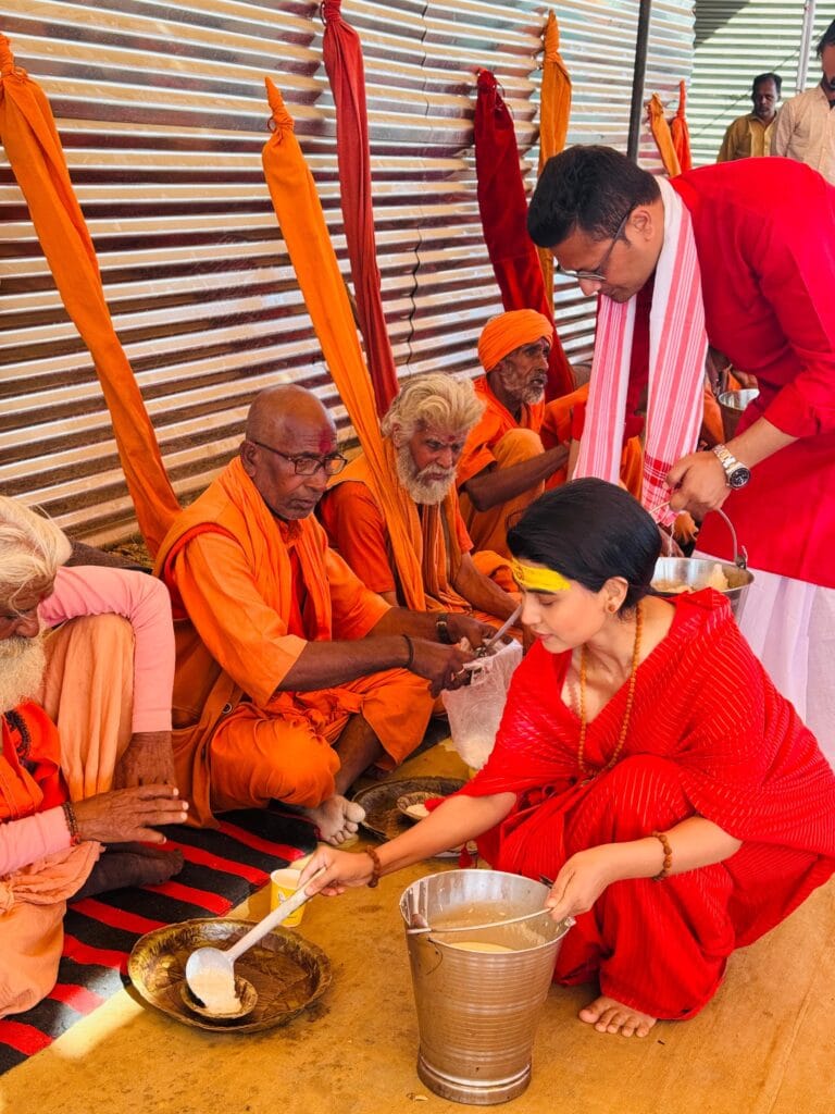 महायज्ञ और भंडारे में मंत्री दंपति ने बढ़ाया सेवा भाव