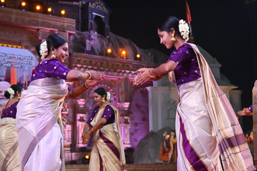 लोकनृत्यों की कलाग्राम में सजीव झलकियां