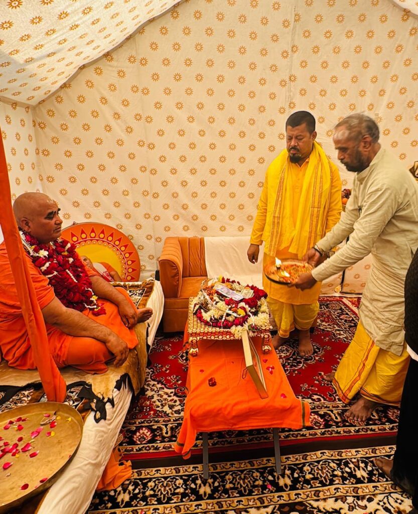 शंकराचार्य शिविर में पूजा-अर्चना,