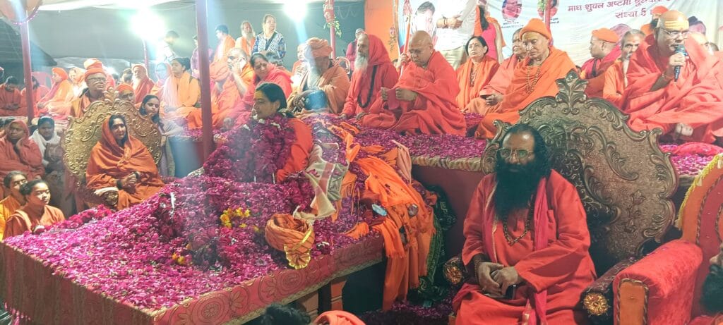 साध्वी सत्यप्रिया गिरि का पट्टा अभिषेक– निरंजनी अखाड़े में हुआ भव्य समारोह