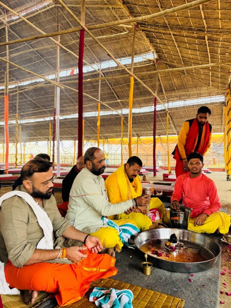 हंसराज अहीर ने की शंकराचार्य आश्रम में विशेष पूजा-अर्चना