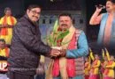 माघ पर्व सांस्कृतिक संध्या प्रयागराज में नाद-ब्रह्म शिल्प मेले के दौरान कलाकारों का सम्मान और भक्ति संगीत की प्रस्तुति