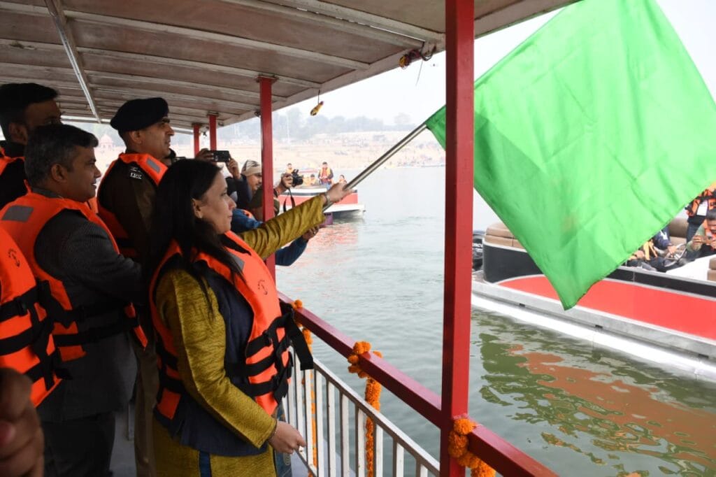 फ्लोटिंग रेस्टोरेंट माघ मेला 2026 प्रयागराज